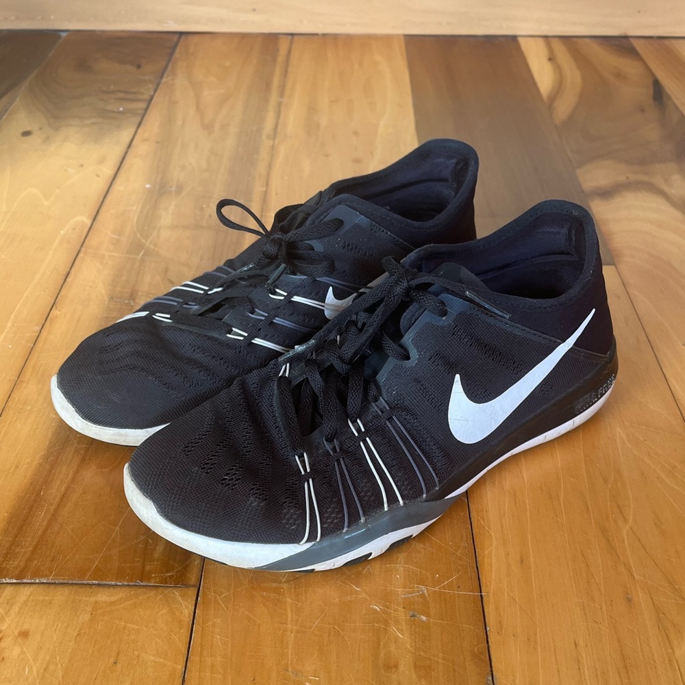 Womens Nike athletic shoes
